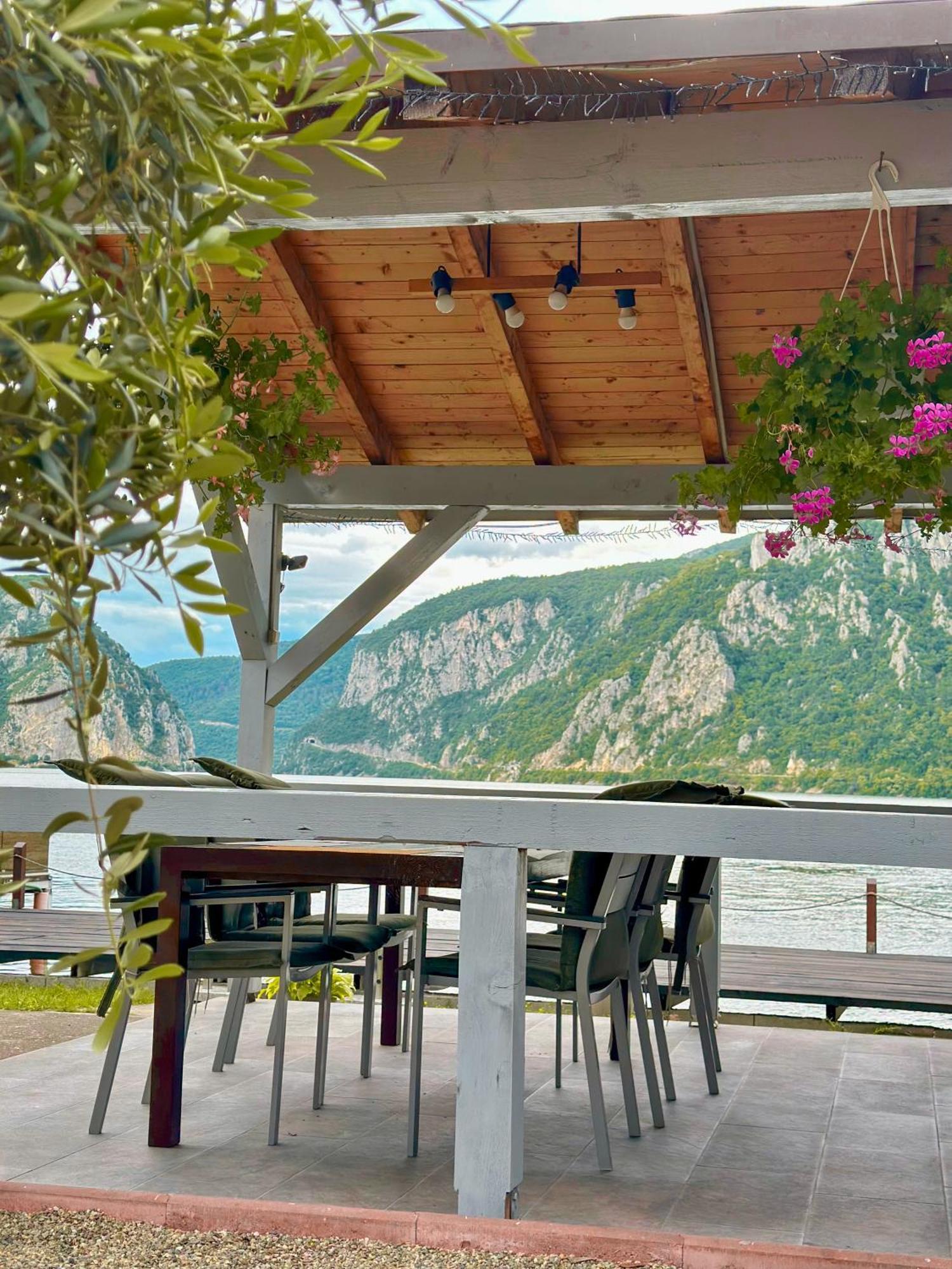 Escape Otel Dubova Dış mekan fotoğraf